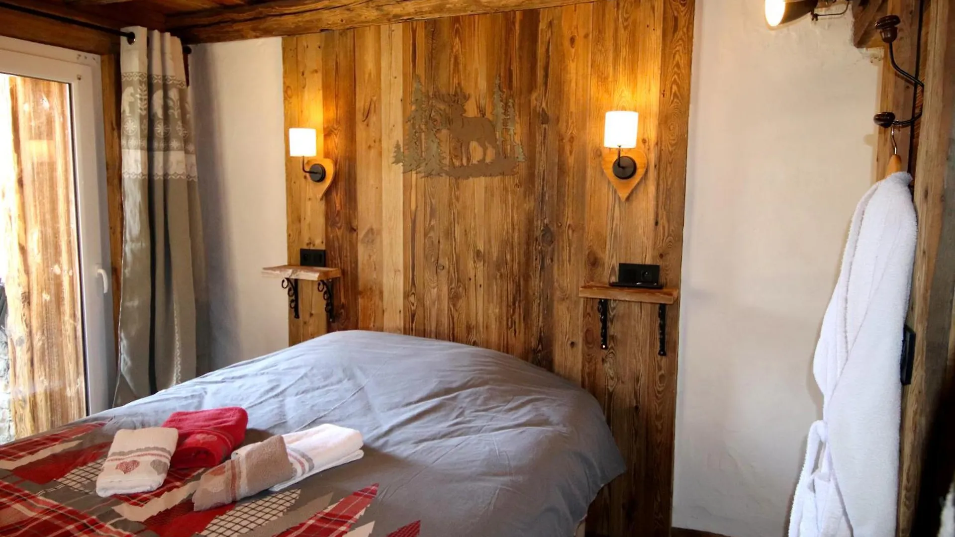 Chalet Le Chantelevent For 24 Guests - Slope Views, Pool & Jacuzzi Vars
